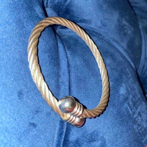 Silver  tone twisted bracelet - Picture 1 of 3